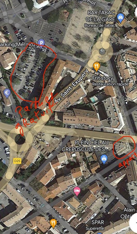 Centre Ville Sainte Maxime 100M Plage Et Commerce A Pied Exterior photo